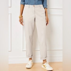 TALBOTS EUC Womens Size 8P Chino Relaxed Leg Khaki Pants